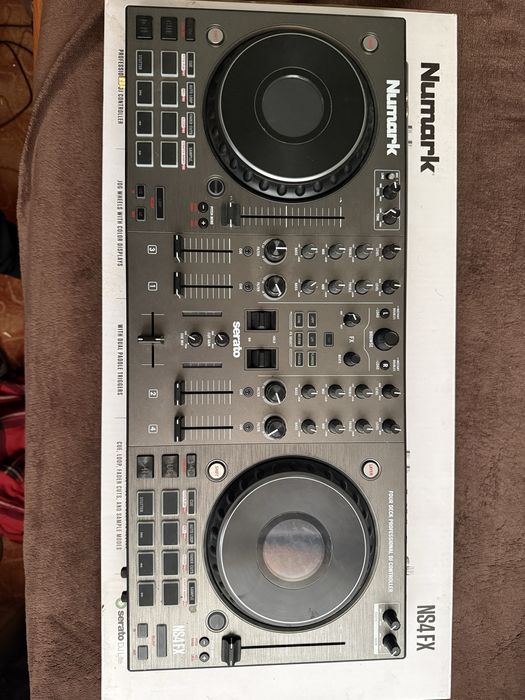 Numark ns4fx  DJ Controller