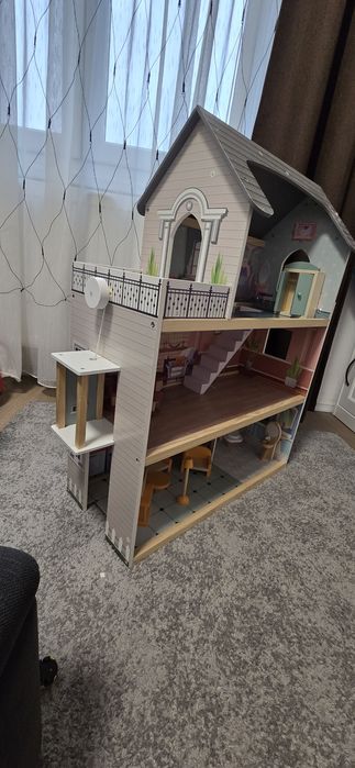 Casuta de papusi cu mobilier din lemn