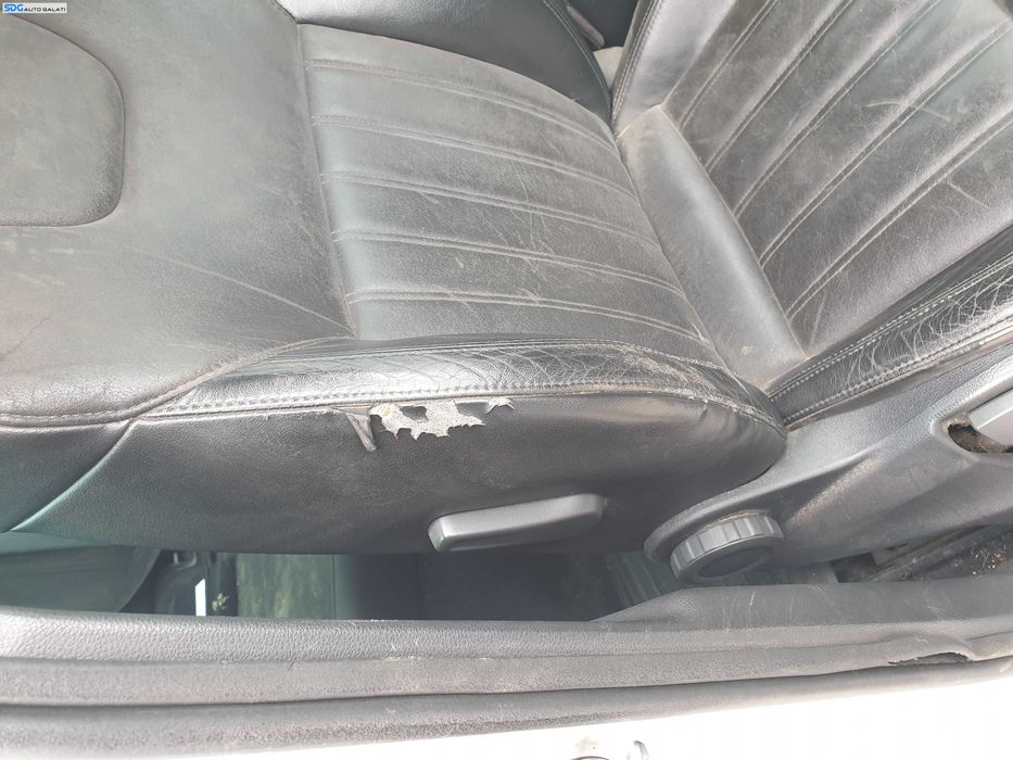 Scaun Piele Dreapta Fata Fara Incalzire cu Imperfectiune Skoda Octavia 3 2013 - 2020 [K4834] [K4835]