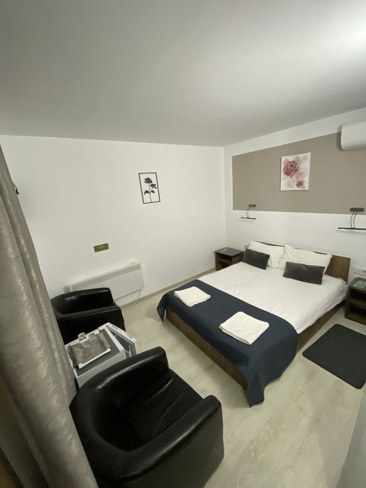 Cazare cu/ fără masă/jakuzzi/saună/20 camere/biliard,pișcină încălzită