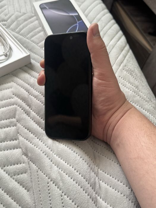 Iphone 16 pro на гарантии до июля