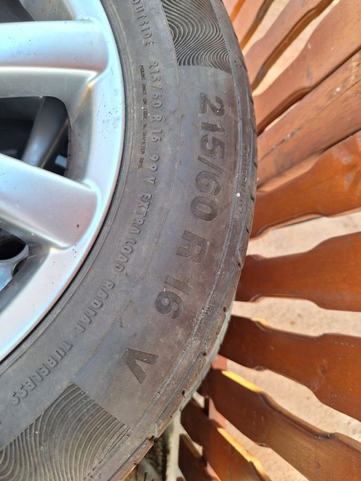 Vând cauciucuri 215/16 de vara Continental