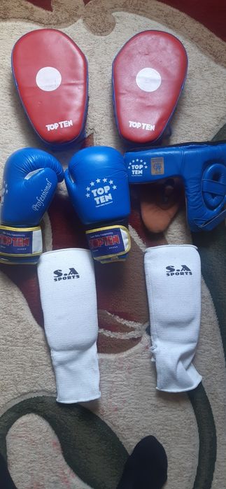 Боксерские перчатки