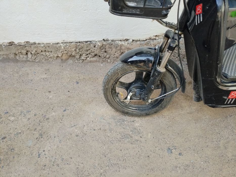 Продам электро скутер ск8