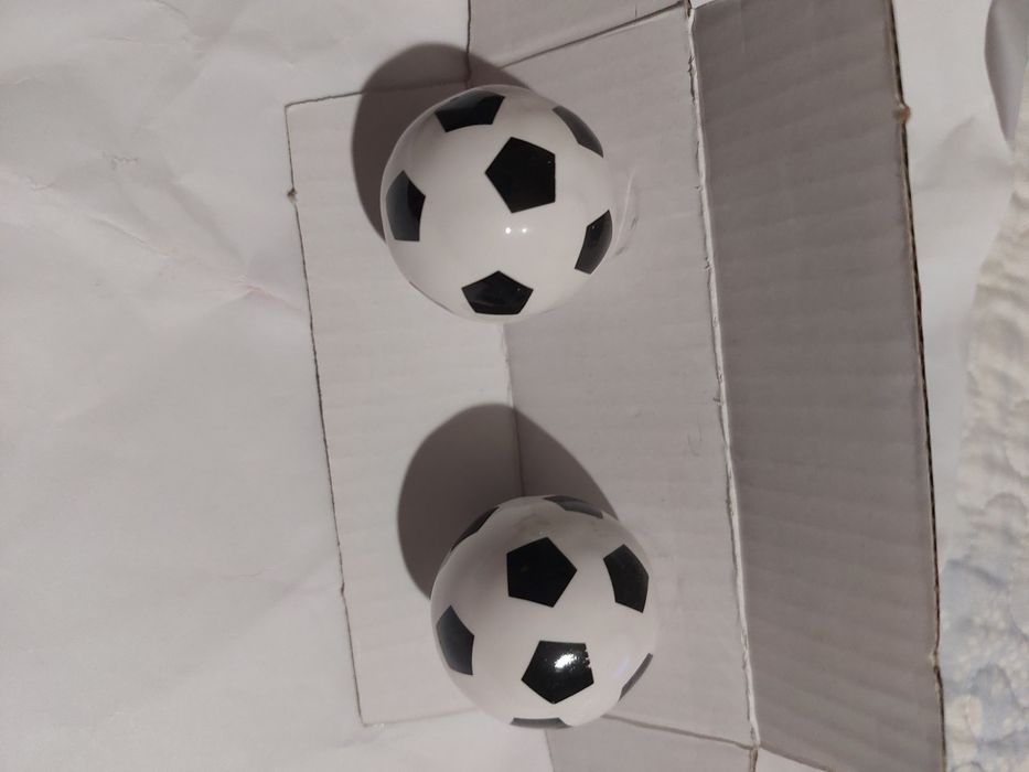 Butoni/ manere din ceramica, sub forma de mingie