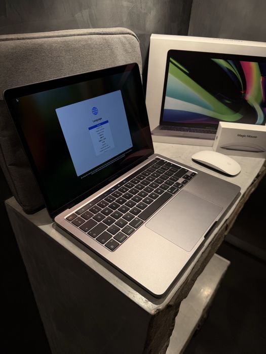 КАТО ЧИСТО НОВ Macbook Pro M1 13.3" + Magic Mouse + калъф