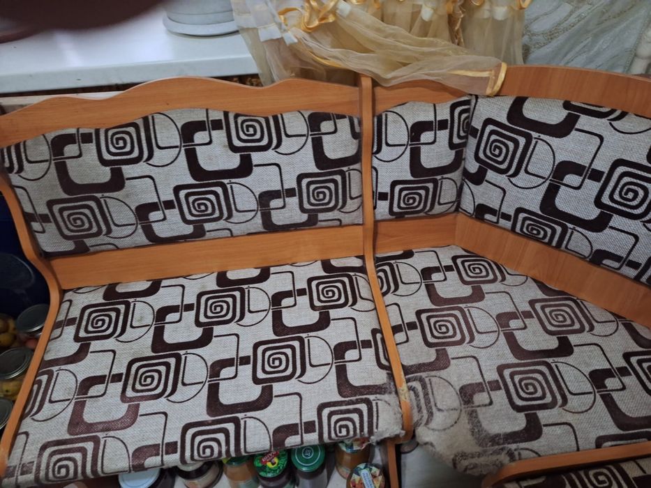 Продам кухоный угловой диван