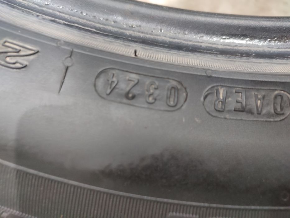 Продам комплект резины 235/55/19