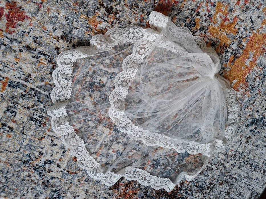 VOAL de mireasă, dantelă, alb, foarte frumos