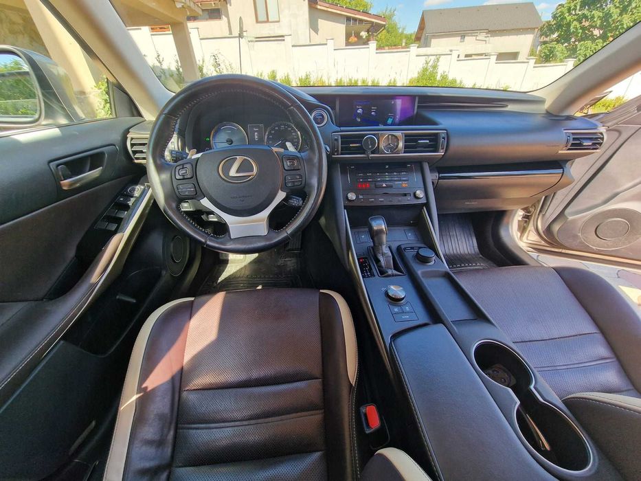 Lexus IS300h hybrid, automat, facelift, in garantie
