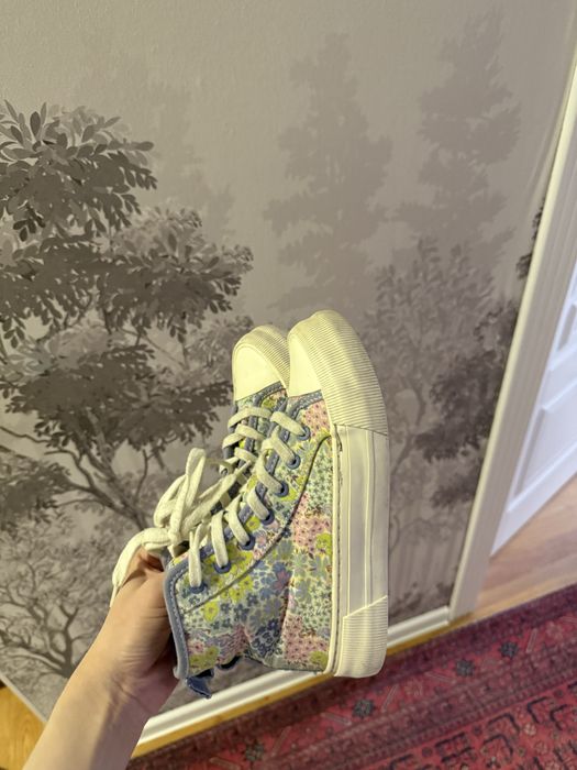 Продам кеды на девочку