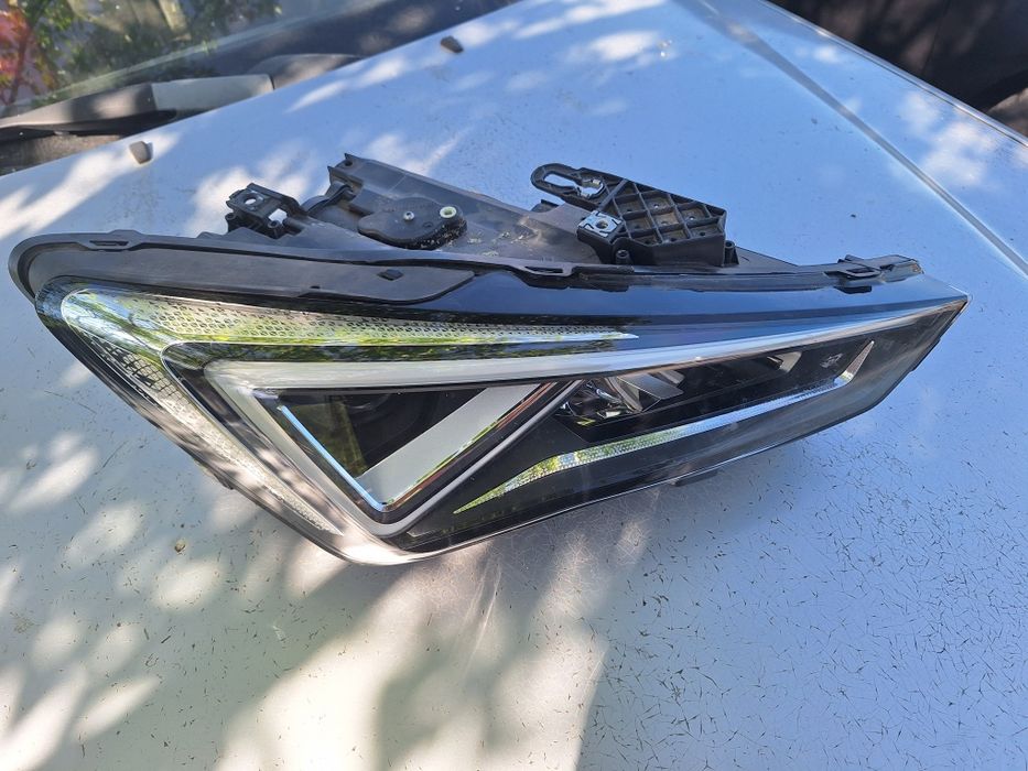 Десен Фар Ксенон За Seat Leon MK4 от 2020-2024 Година Сеат Леон МК4