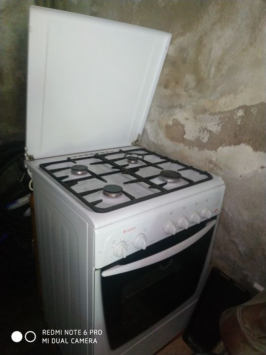 Продам газ плиту