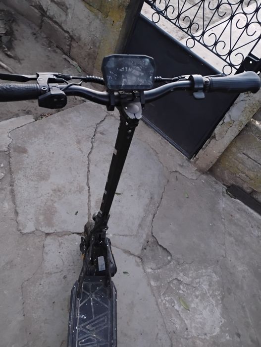 Dau trotinetă electrică prinde 50 km