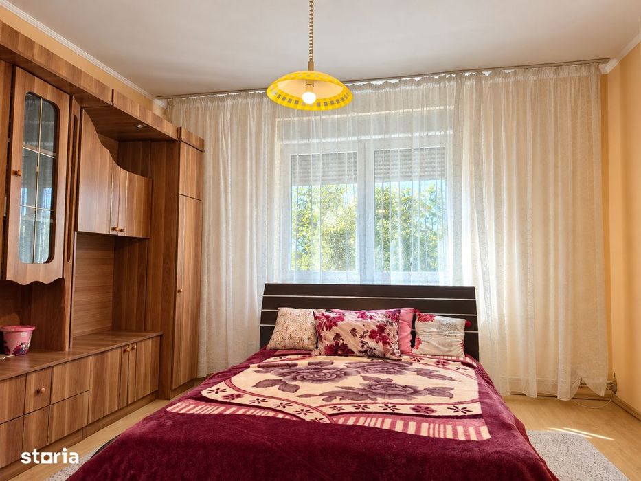 Casă cu 3 camere de vânzare în Mândruloc –teren 1.500 mp