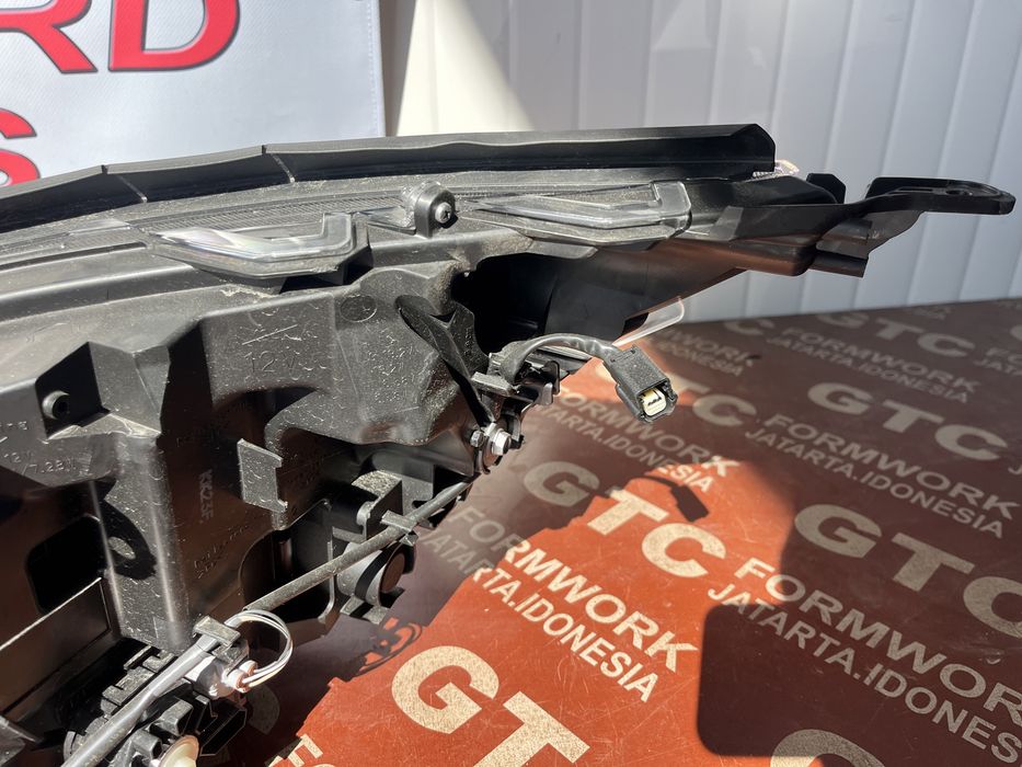 Фар Toyota Rav 4 2018