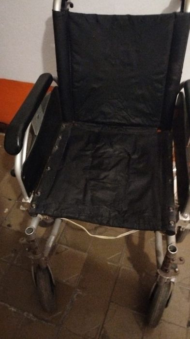 Продам б/у инвалидную коляску