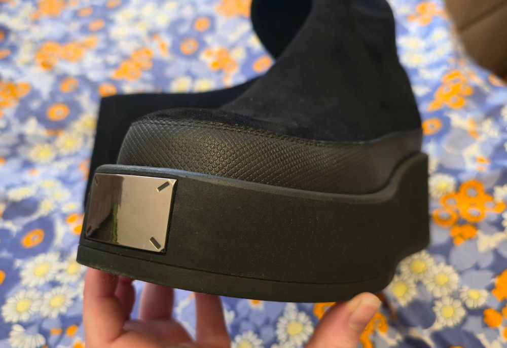 Дамски ботуши/чизми на стабилна и удобна платформа от естествен велур