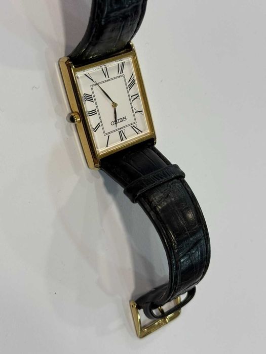 Елегантен часовник Seiko Tank