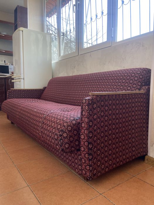 Отдам БЕСПЛАТНО! диван б/у, полностью функциональный