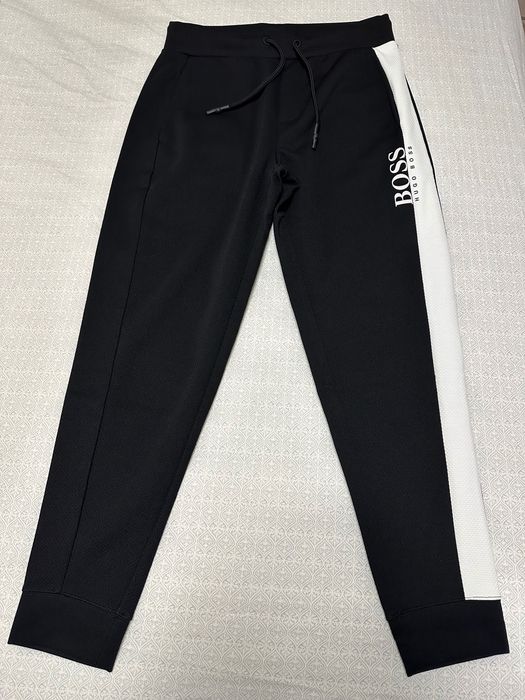Boss анцуг комплект черен с бяло