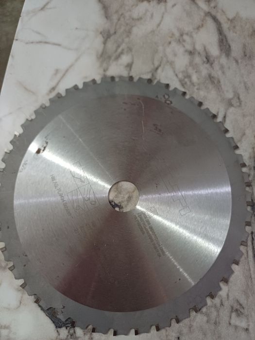 Vând disc pentru fierăstraie circulare pentru oțel.Marimi diferite.