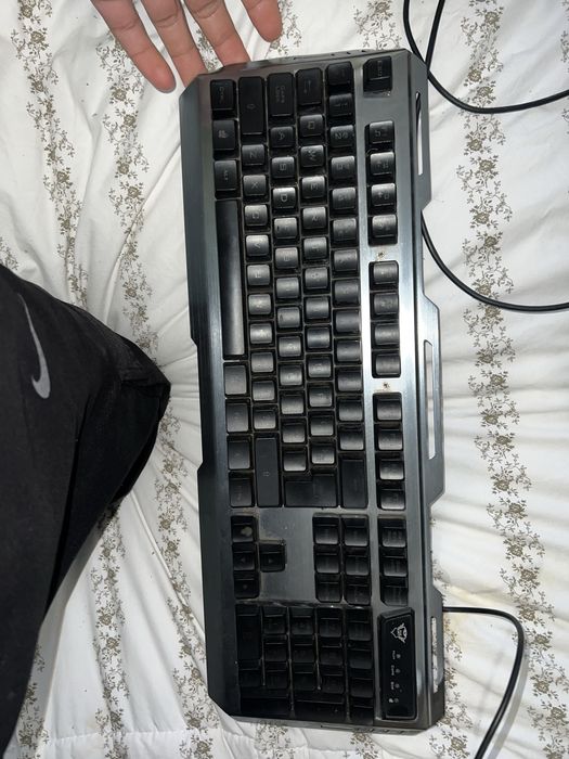 Компютър със клавиятура  и мишка