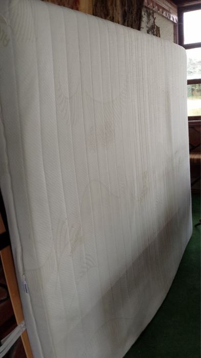 Продавам матрак и подматрачна рамка в отлично състояние