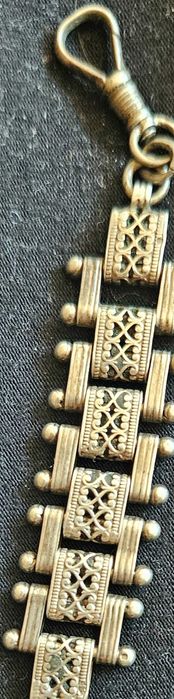 Изящен сребърен компас