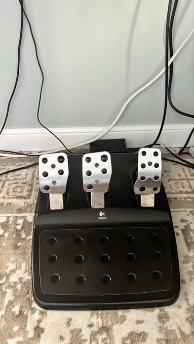 Игровой руль Logitech g25