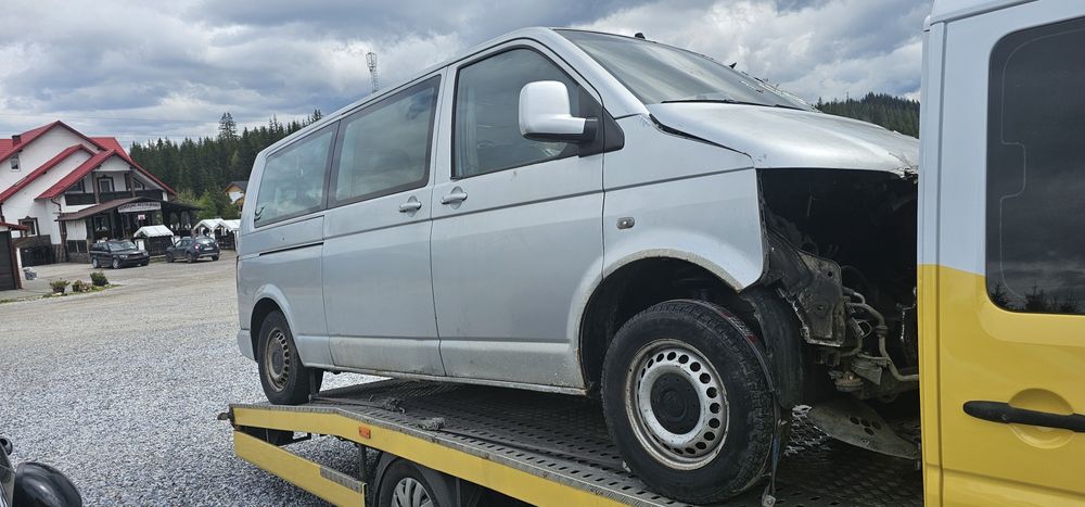 Dezmembrez Volkswagen Transporter T5 An 2007 Motor 2.5 Multivan
