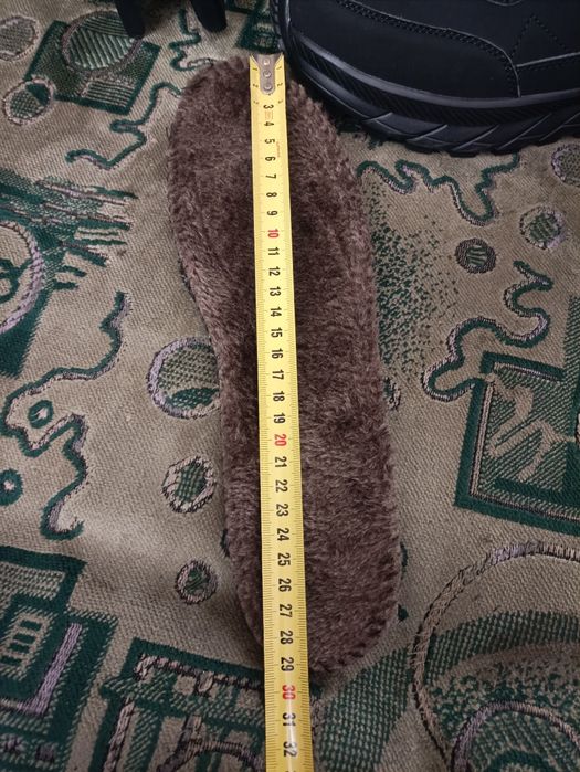 Продам зимние ботинки