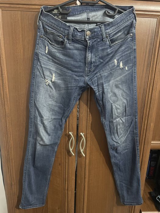 Blugi barbati marca Hollister
