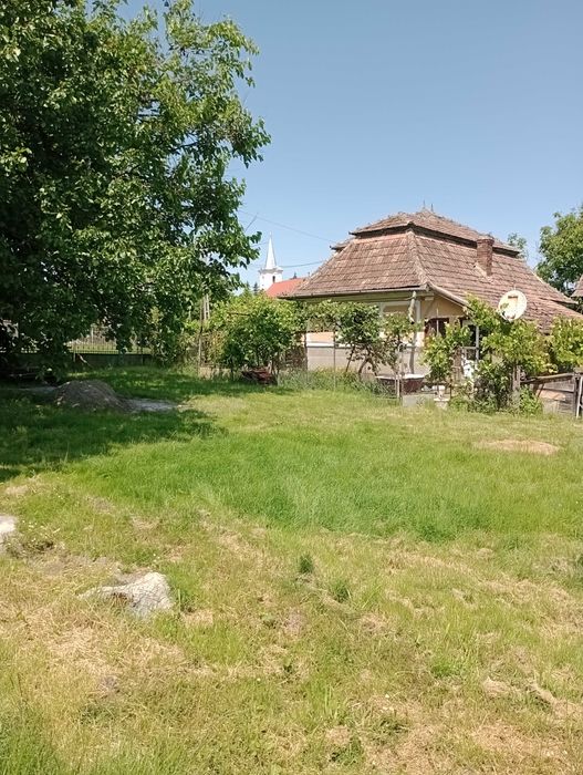 Casă și teren de 3000 mp.