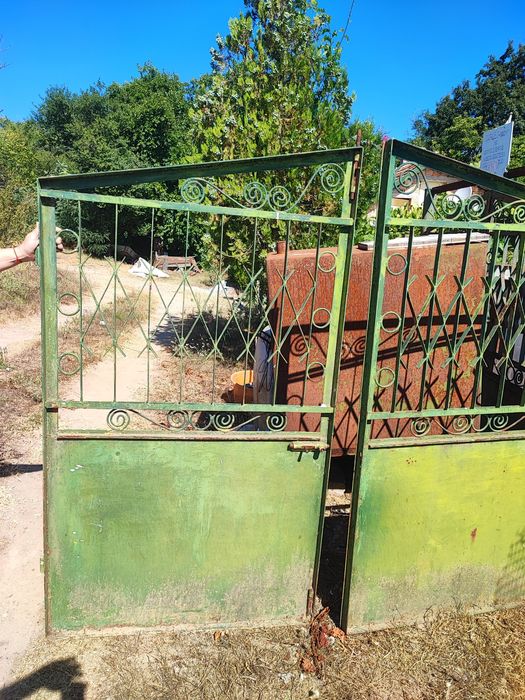 Продавам дворна  врата