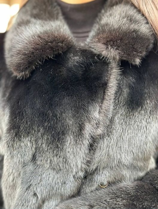 Итальянская норковая шуба не путать с Китаем.Английский воротникикарны