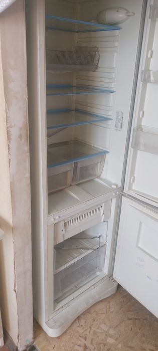 Продаю холодильник