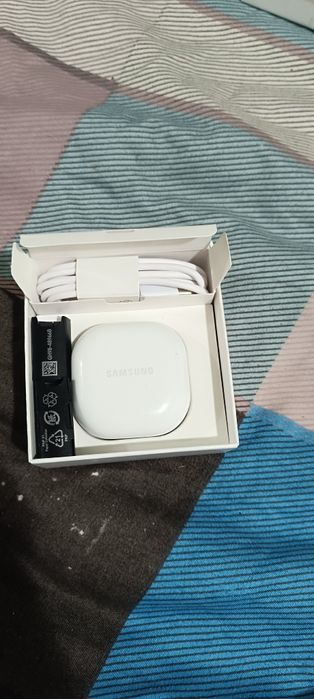 Sumsung galaxy buds FE