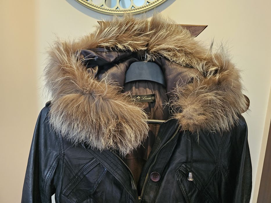 Geaca din piele cu glugă