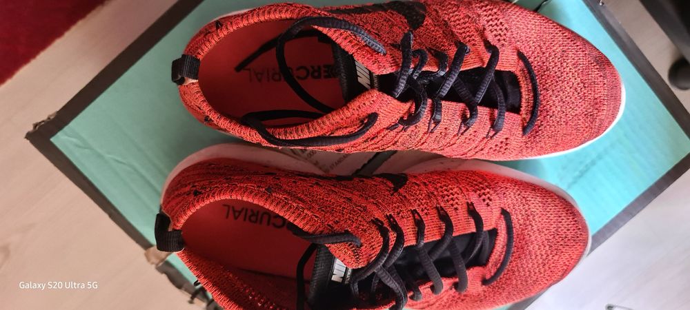 Adidasi Nike Flyknit Chukka