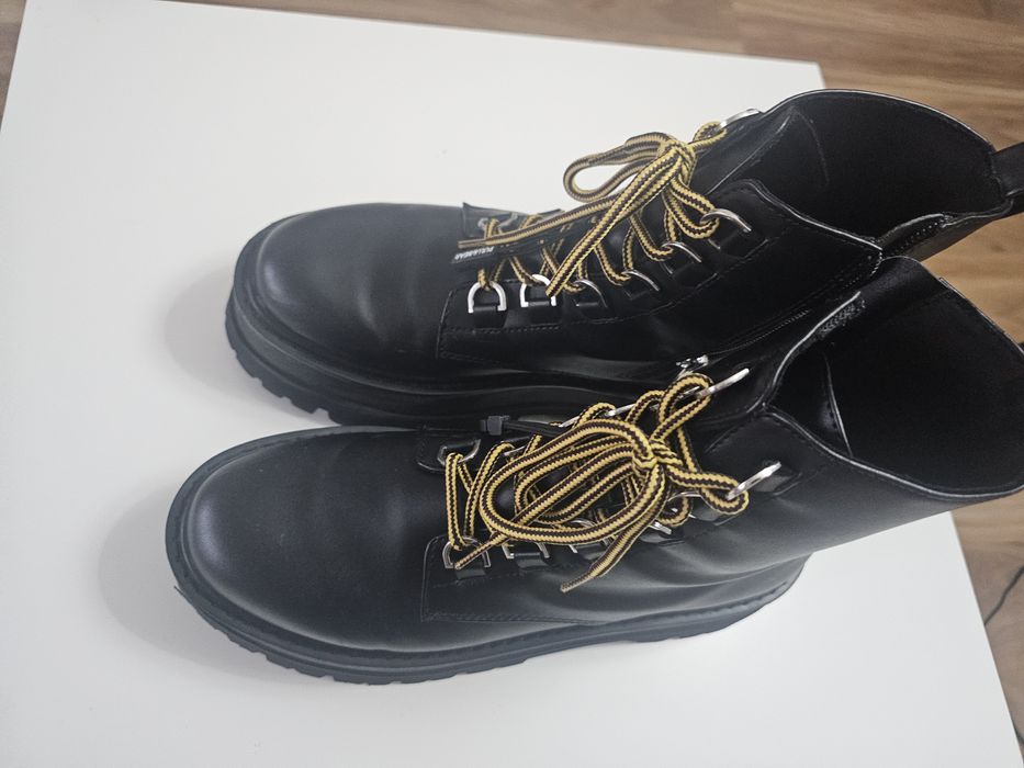 Bocanci Pull&bear marimea 41, ca noi