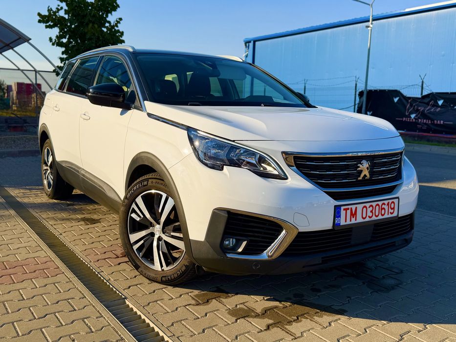 PEUGEOT 5008