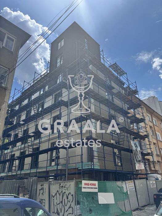 Продава се Тристаен апартамент в София, Център - 100 кв.м за 4594 €/кв.м - Снимка #1