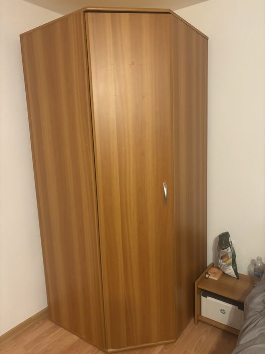 Vand pat matrimonial  si dulap pe colt pt haine