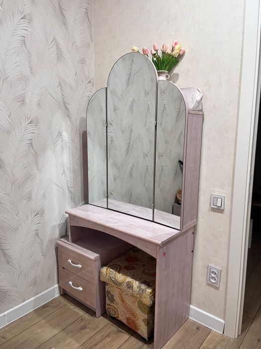 Продам спальный гарнитур