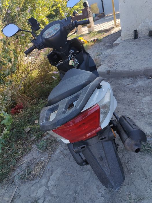 Скутор на ходу сел и поехал