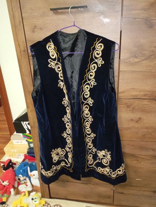 Продам национальные жилетки