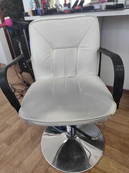 Парикмахерское кресло