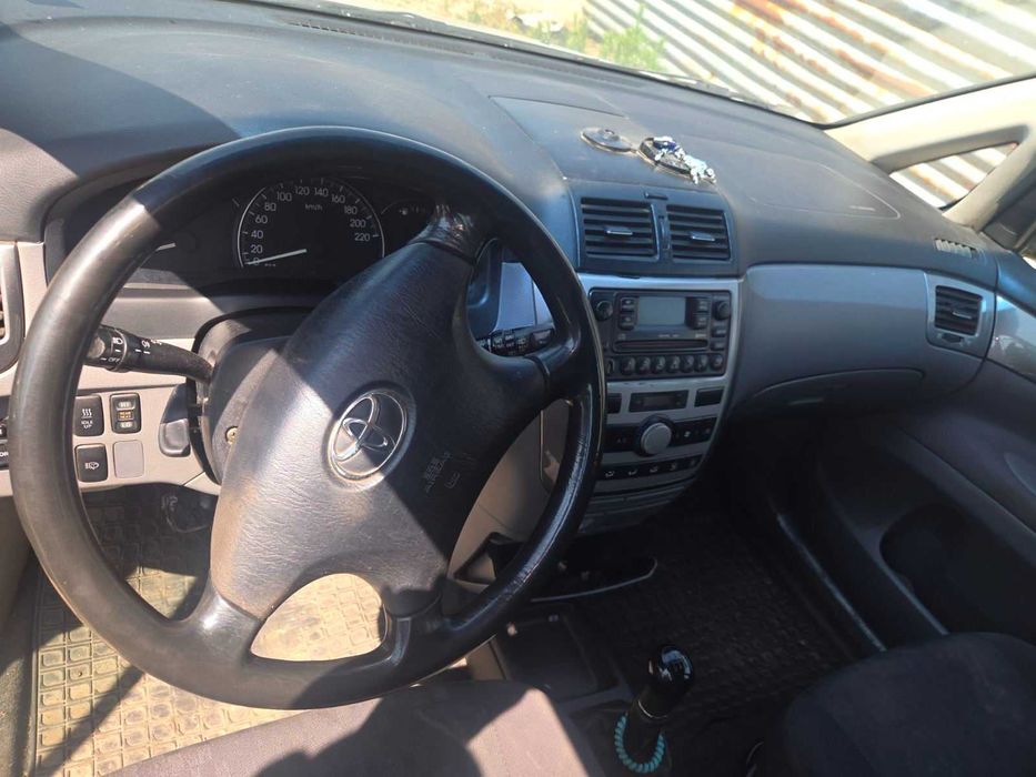 Тойота Авенсис Версо 2.0 116кс D-4D за части / Toyota Avensis Verso 2.0 116ks D-4D za chasti