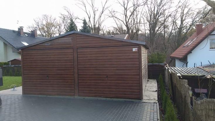 Garaj pe structura metalica izolate din panouri sandwich  5 x 5m